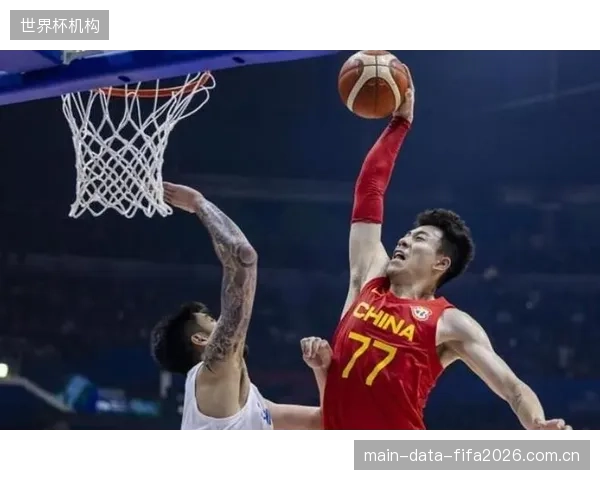 张镇麟转会上海队后无缝衔接，凭借全面的锋线技术入选国内球员最佳阵容二阵。